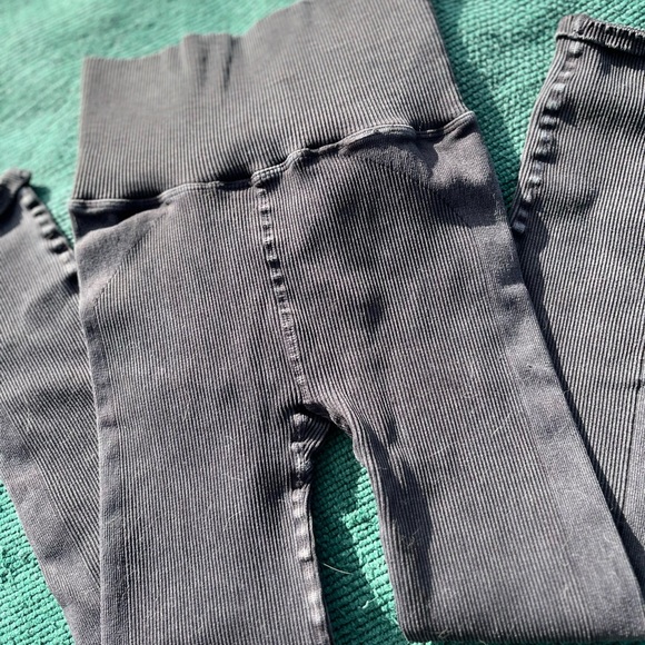 NWOT $78 Free People Happiness Runs Ribbed Compression Leggings in Black - Picture 6 of 9